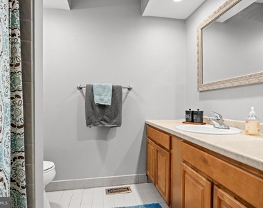 1410 Chanticleer - Photo Thumbnail 29