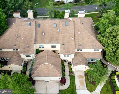 1410 Chanticleer - Photo Thumbnail 35