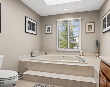 1410 Chanticleer - Photo Thumbnail 21