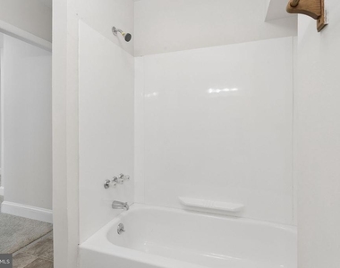 407 Cinnaminson Avenue - Photo Thumbnail 11