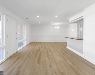 522 Wilson Bridge Drive - Photo Thumbnail 2