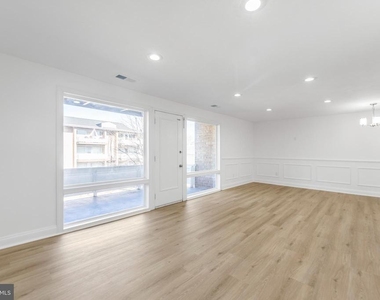 522 Wilson Bridge Drive - Photo Thumbnail 3