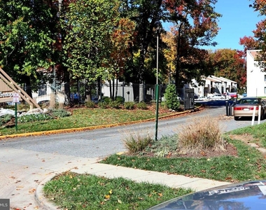 10123 Prince Place - Photo Thumbnail 11