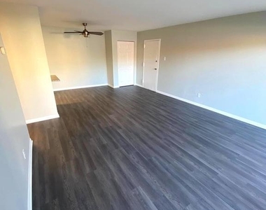 10123 Prince Place - Photo Thumbnail 8