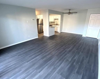 10123 Prince Place - Photo Thumbnail 7