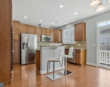 505 Jurgensen Pl - Photo Thumbnail 11