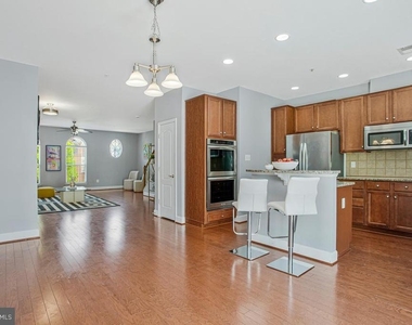 505 Jurgensen Pl - Photo Thumbnail 8