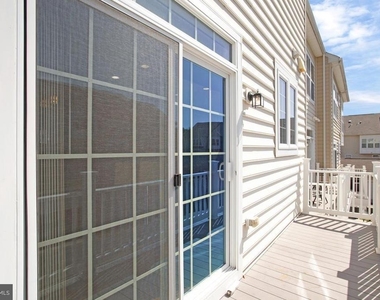 505 Jurgensen Pl - Photo Thumbnail 13