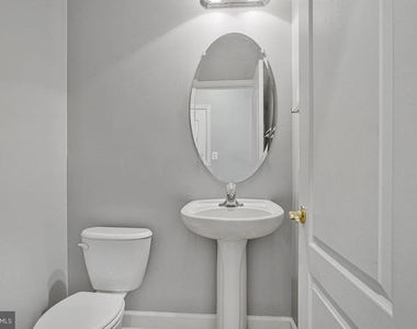505 Jurgensen Pl - Photo Thumbnail 6