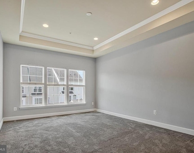 505 Jurgensen Pl - Photo Thumbnail 16