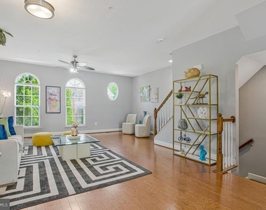 505 Jurgensen Pl - Photo Thumbnail 7
