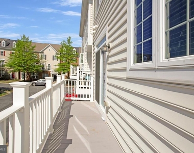 505 Jurgensen Pl - Photo Thumbnail 12
