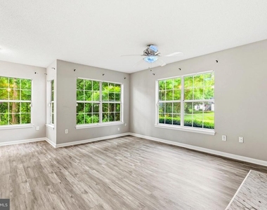 10531 Beacon Ridge Drive - Photo Thumbnail 4