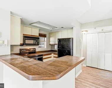 10531 Beacon Ridge Drive - Photo Thumbnail 9
