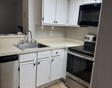 14013 Vista Drive - Photo Thumbnail 7