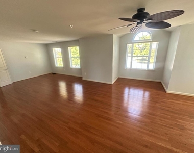 7045 Sand Cherry Way - Photo Thumbnail 23