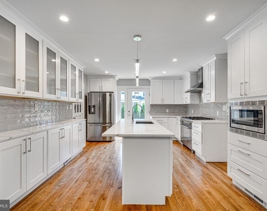 7517 Granada Drive - Photo Thumbnail 6
