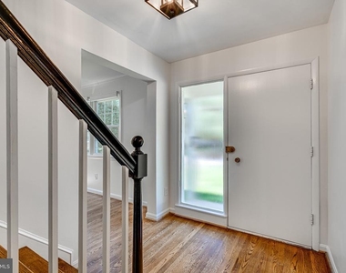 7517 Granada Drive - Photo Thumbnail 3
