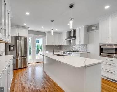 7517 Granada Drive - Photo Thumbnail 4