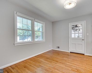 7517 Granada Drive - Photo Thumbnail 5
