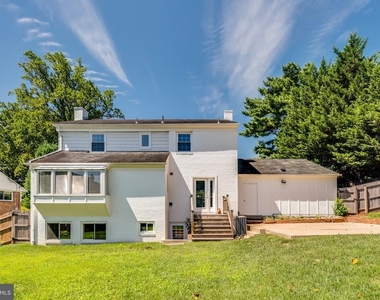 7517 Granada Drive - Photo Thumbnail 11