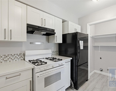 8108 Hood Cir - Photo Thumbnail 6