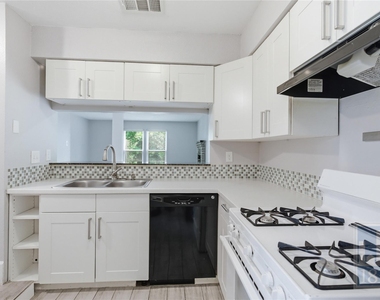 8108 Hood Cir - Photo Thumbnail 7