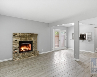 8108 Hood Cir - Photo Thumbnail 3