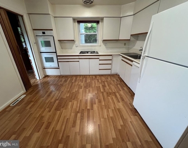 6411 E Halbert Road - Photo Thumbnail 3