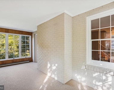 5212 Augusta Street - Photo Thumbnail 6
