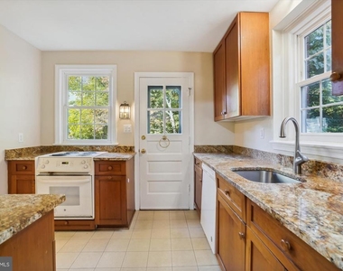 5212 Augusta Street - Photo Thumbnail 2