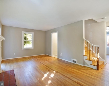 5212 Augusta Street - Photo Thumbnail 8