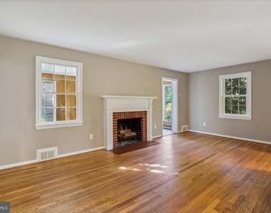 5212 Augusta Street - Photo Thumbnail 10
