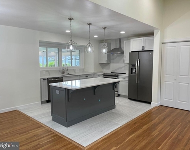 9913 Pomona Drive - Photo Thumbnail 5