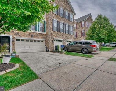 8112 Winding Ross Way - Photo Thumbnail 2
