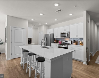 1801 Rankokus Drive - Photo Thumbnail 7