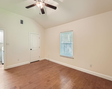 2929 E Martin Luther King Jr Blvd - Photo Thumbnail 14