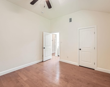 2929 E Martin Luther King Jr Blvd - Photo Thumbnail 15