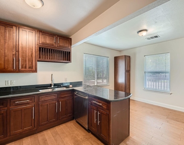 2929 E Martin Luther King Jr Blvd - Photo Thumbnail 11
