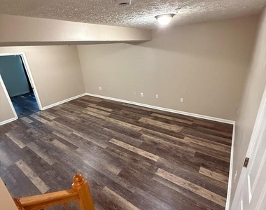 1064 Jeanett Way - Photo Thumbnail 34