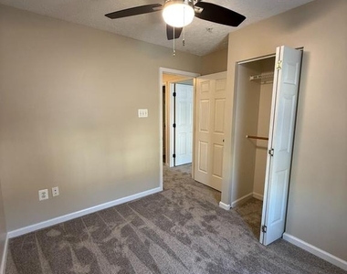 1064 Jeanett Way - Photo Thumbnail 32