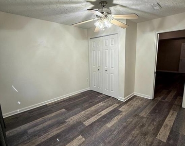 1064 Jeanett Way - Photo Thumbnail 39