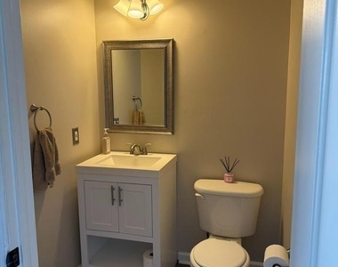 1064 Jeanett Way - Photo Thumbnail 4
