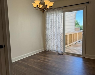 1064 Jeanett Way - Photo Thumbnail 10