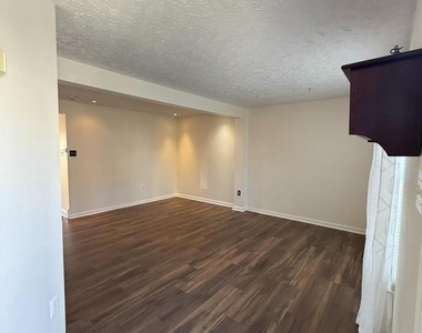 1064 Jeanett Way - Photo Thumbnail 1