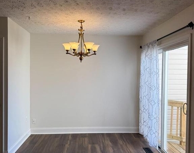 1064 Jeanett Way - Photo Thumbnail 9