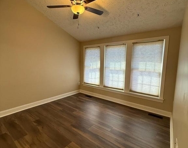 1064 Jeanett Way - Photo Thumbnail 8