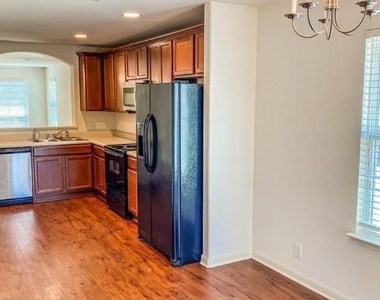 915 Alamo Plaza Dr - Photo Thumbnail 3