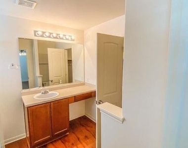 915 Alamo Plaza Dr - Photo Thumbnail 7
