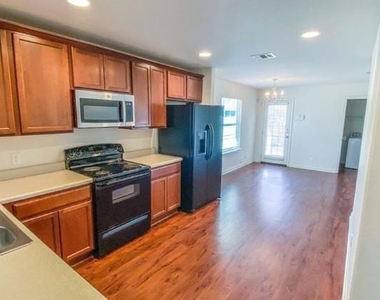 915 Alamo Plaza Dr - Photo Thumbnail 11